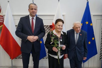 Od lewej: Wojewoda Wielkopolski, Helena Eiben, Zenon...  / fot. WUW